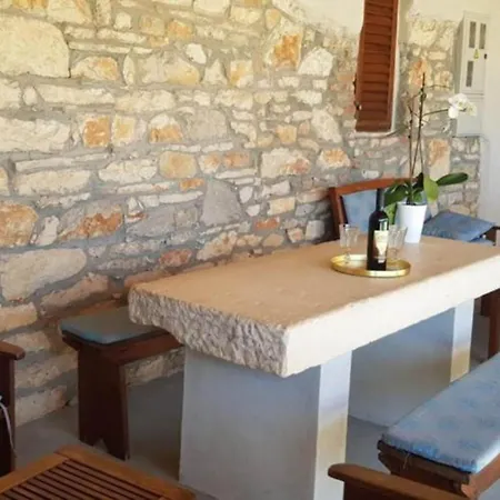 One Bedroom Apartment *
