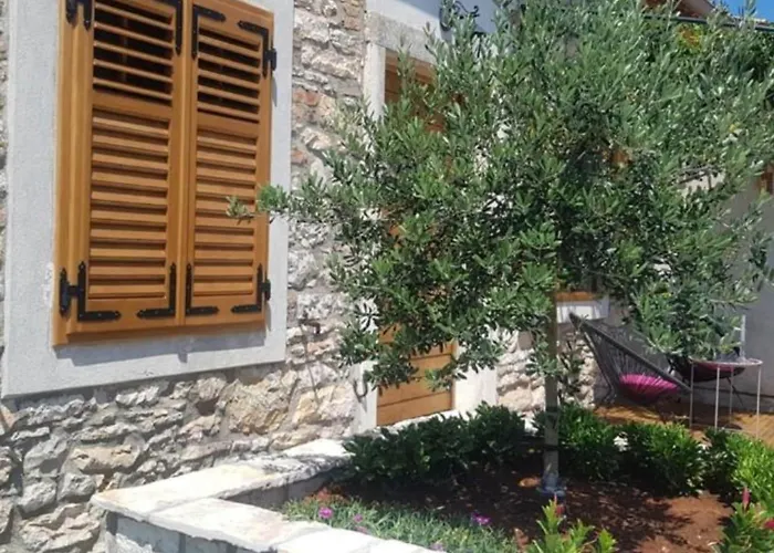 One Bedroom Marčana